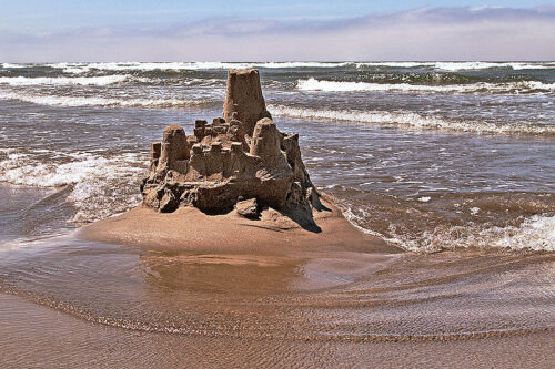 800px Sand castle Cannon Beach e1632301725503